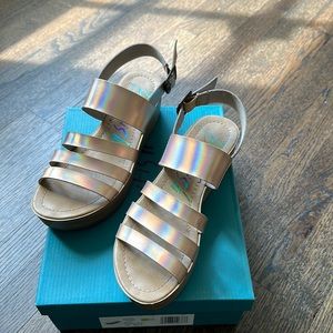 Blow Fish platform sandals. Iridescent pink.